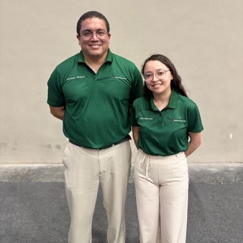 Jesús Alejandro Hinojosa Rosales, gerente de compras de Nobel Automotive y Andrea González del área de compras.