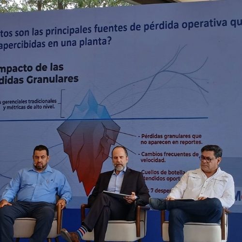 Directivos durante el evento en Monterrey, Nuevo León.