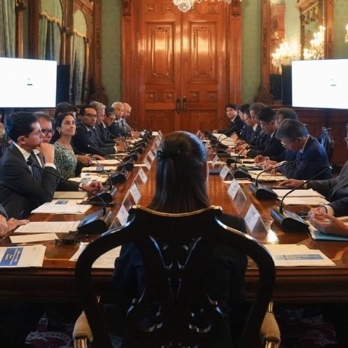 En Palacio Nacional, la presidenta de México, Claudia Sheinbaum, recibió al presidente del Comité Económico México-Japón, Seiji Kuraishi; a integrantes de la Federación Empresarial de Japón; y al embajador Kozo Honsei.