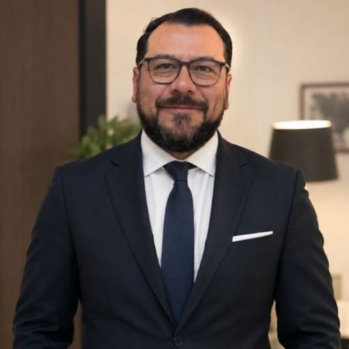 Oswaldo Olvera Carmona, gerente de compras tácticas, abastecimiento estratégico y planificación de Oshkosh Equipment Manufacturing.