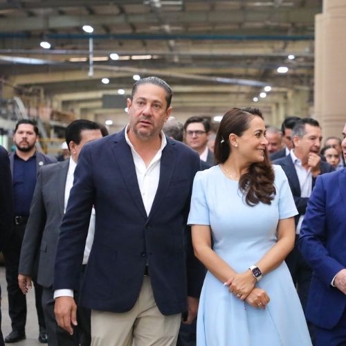 En la inauguración participaron representantes de Microcart, autoridades municipales y estatales, así como integrantes del sector financiero.