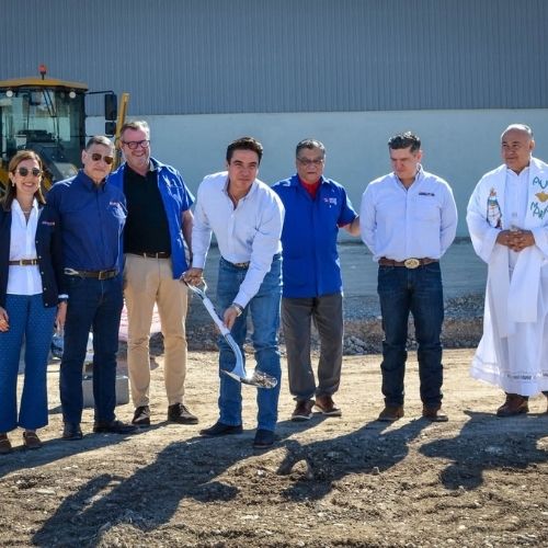 La empresa alemana desarrolla materiales especializados utilizados en sectores como el automotriz, médico e industrial.