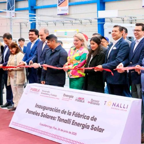 Empresarios, representantes de Tonalli y el gobernador del estado, Alejandro Armenta Mier, realizaron el corte de listón para dar por inaugurada la nueva planta de Tonalli.