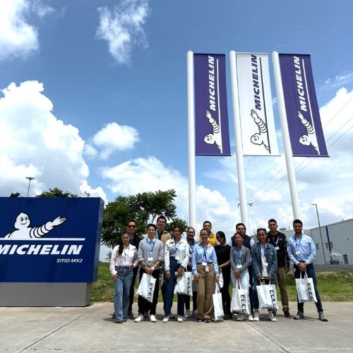 Olivier Fau, director de operaciones de Michelin en León, Guanajuato, recibió a medios de comunicación y mostró el talento humano y la tecnología de la empresa.