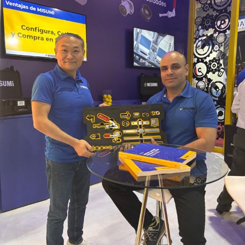 Akitake Kato, presidente de Misumi México junto con Carlos Orozco, director nacional de ventas.
