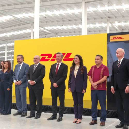 Representantes de DHL, autoridades de la secretaria de Economía del Estado de México, la Embajada de Alemania, el gobernador municipal de Nextlalpan encabezó el arranque de operaciones.