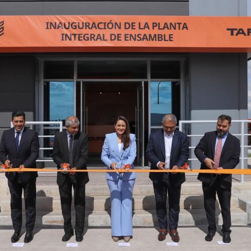 Inauguran nueva planta de tractores en Aguascalientes.