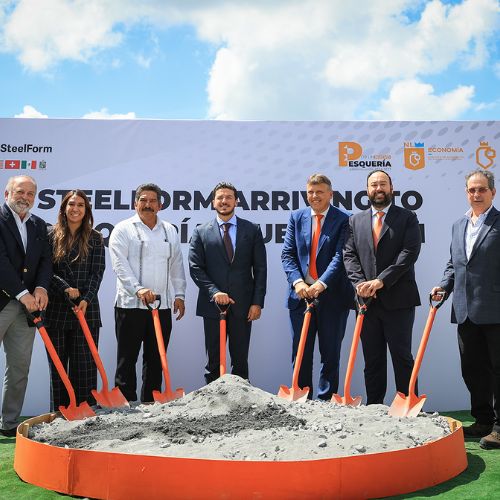 El evento reunió a funcionarios estatales y municipales, así como a directivos y trabajadores de la empresa.