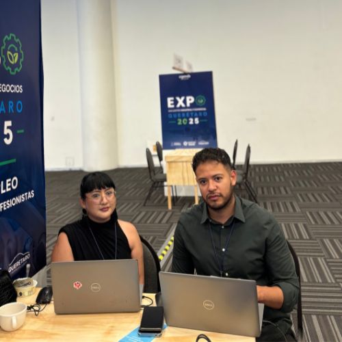 Edna González, compradora y Miguel Hernández, comprador de Pilgrims en Querétaro.