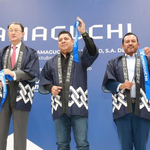 La compañía japonesa especializada en la manufactura de componentes automotrices de alta precisión realizó el tradicional corte de listón.