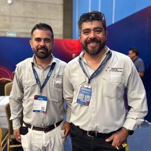Jesús Abrahám Córdova, asesor de ventas y Edwin Flores, Key Acont Manager de IKA Technology.