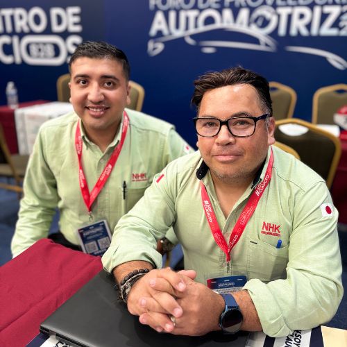 Diego Herrera y Salvador Prieto del departamento de compras de NHK Spring México.