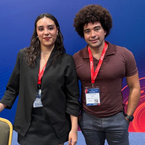 Eliseo Miranda, gerente de la cadena de suministro de Samot de México e Ivonne Flores, analista de Comercio Exterior de Samot de México.