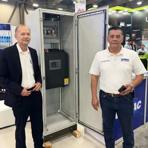 Héctor Arce, analista eléctrico especialista en calidad de energía y Jesús Orozco Andrade, gerente de ventas de Vemac.