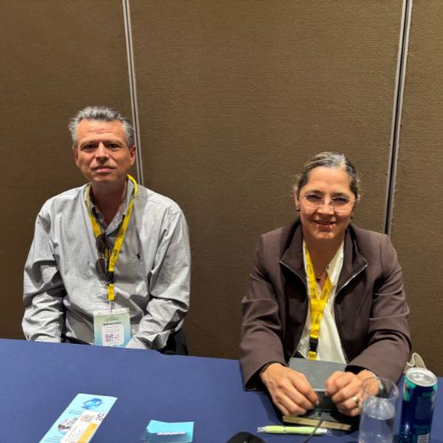 Martha Reséndiz Morales, gerente de compras y Eduardo González, director de la cadena de suministro de Gerresheimer.