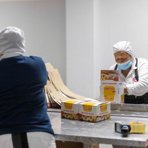 Directivos de las empresas y autoridades estatales llevaron a cabo el corte del listón.