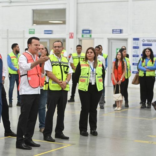 Funcionarios recorren instalaciones de firmas en la Comarca Lagunera, reforzando la colaboración entre autoridades y sector privado.