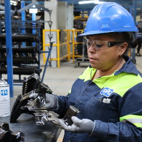 La compañía fortalece su presencia manufacturera en el país ante un entorno de mayor presión arancelaria y cambios regulatorios.