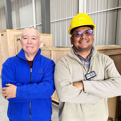 Elena Lee, Sales Manager en China, y Ricardo Martínez, Business Development Manager en México.