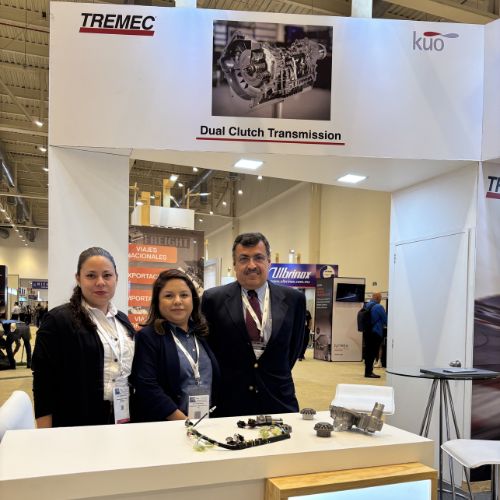 Ana Bustos, Juana Chávez y Miguel Blanco de Tremec.