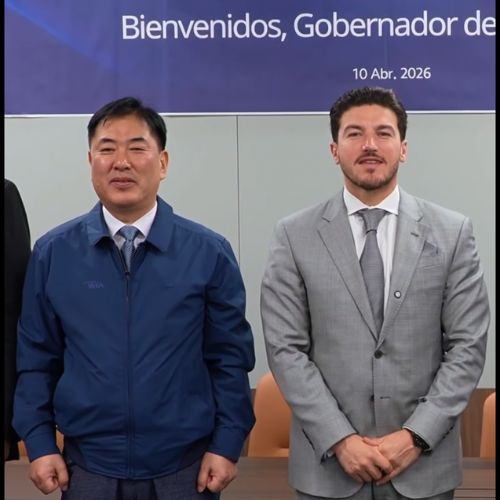 Directivos de Hyundai WIA y Samuel García, gobernador de Nuevo León.