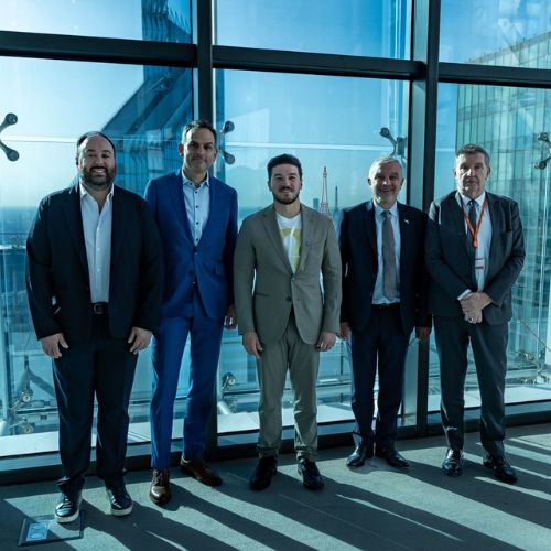 Directivos de Saint Gobain y representantes gubernamentales de Nuevo León.