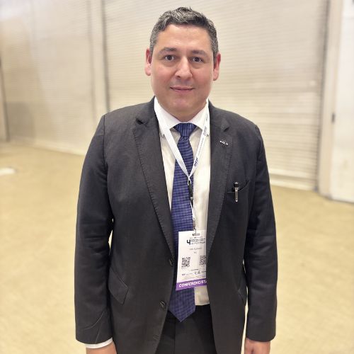 Héctor Algrávez, director de Relaciones Gubernamentales de KIA México.