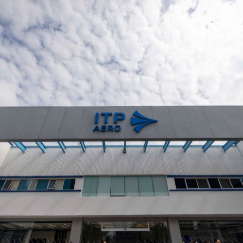 Autoridades estatales y directivos de la empresa develaron la placa conmemorativa de la modernización y ampliación de las instalaciones de la planta ITP Aero que llegó a Querétaro en 1998 y fue de las primeras empresas aeronáuticas en establecerse en el estado.