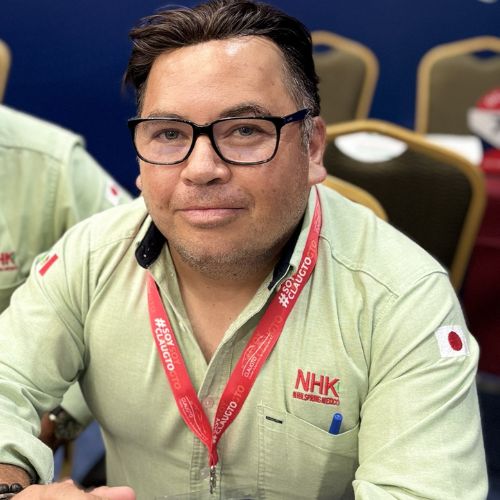 Salvador Prieto del Departamento de Compras de NHK Spring México.