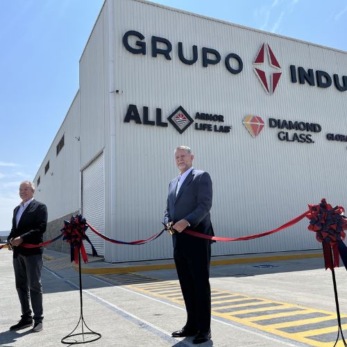 Directivos de Grupo Indumil realizaron el corte de listón y un recorrido por las líneas de producción durante la inauguración del complejo industrial en Hidalgo.